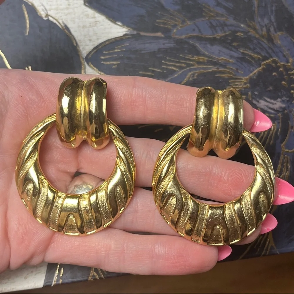 Vintage 80s RUNWAY Huge Oversized Hinged Gold Tone Hoop Earrings D3